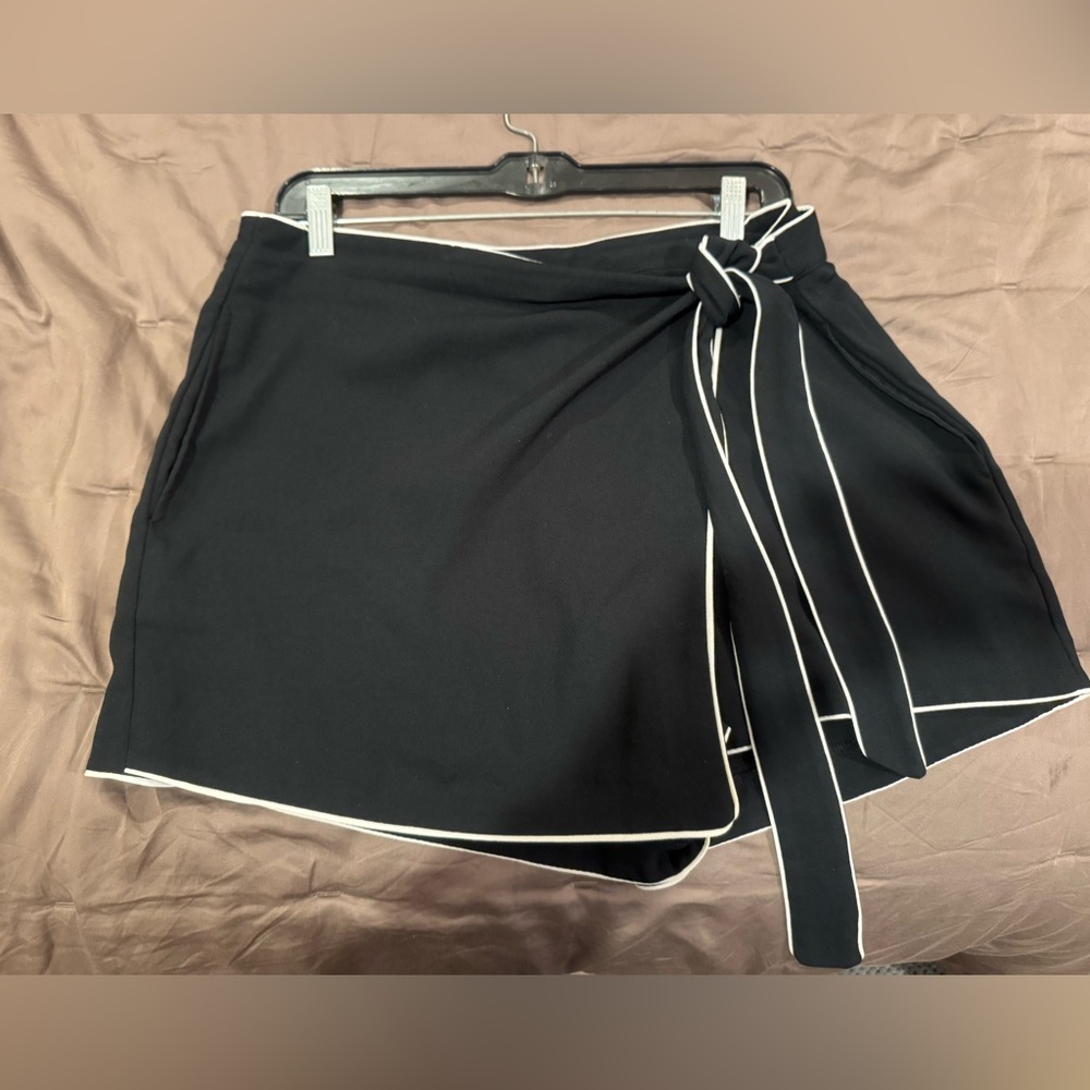 Diane Von Furstenberg for Target Black Skort Size L